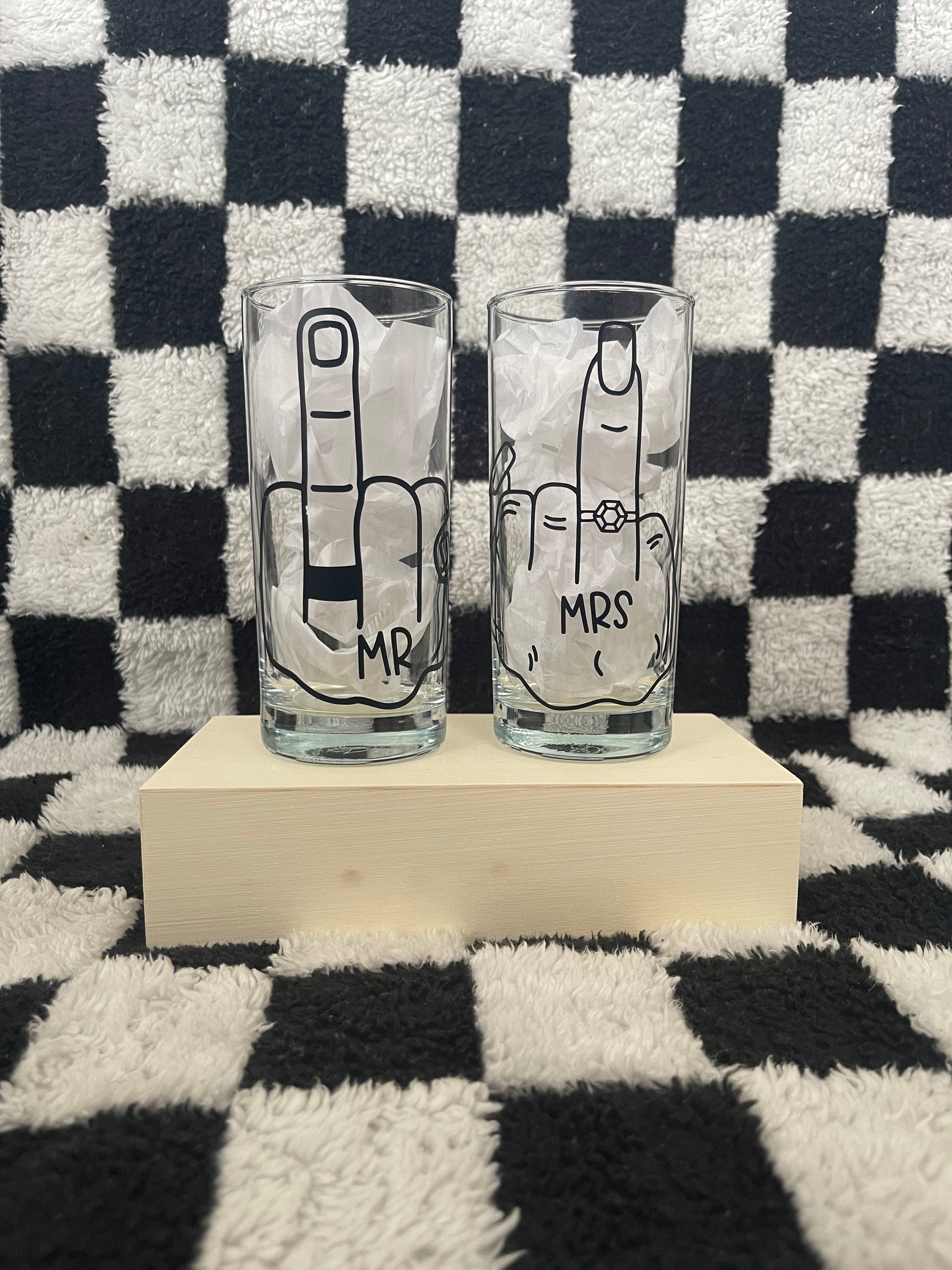 Mr & Mrs wedding band