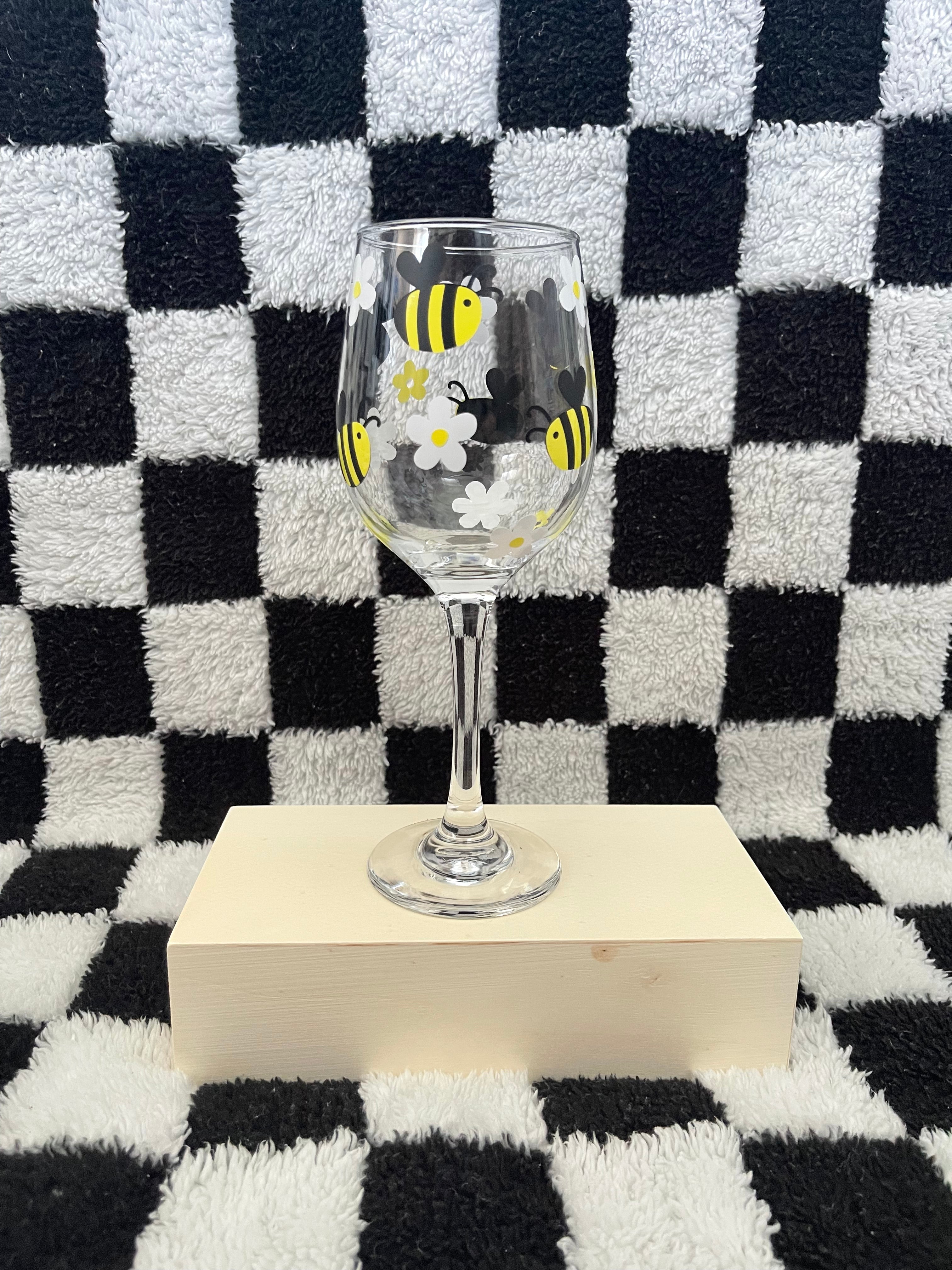 Bumblebee Wine Glass