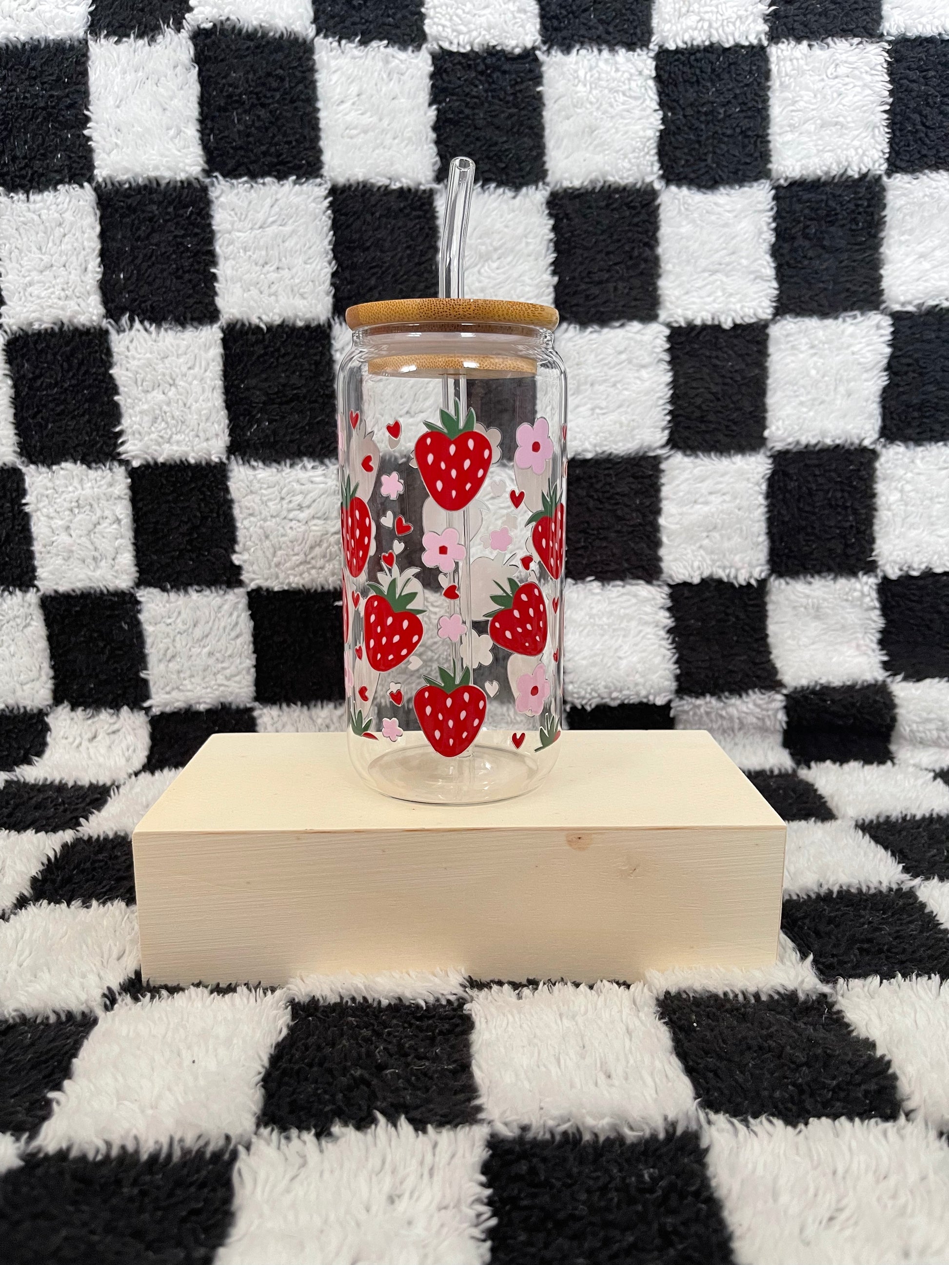 Strawberry Can Glass With Bamboo Lid