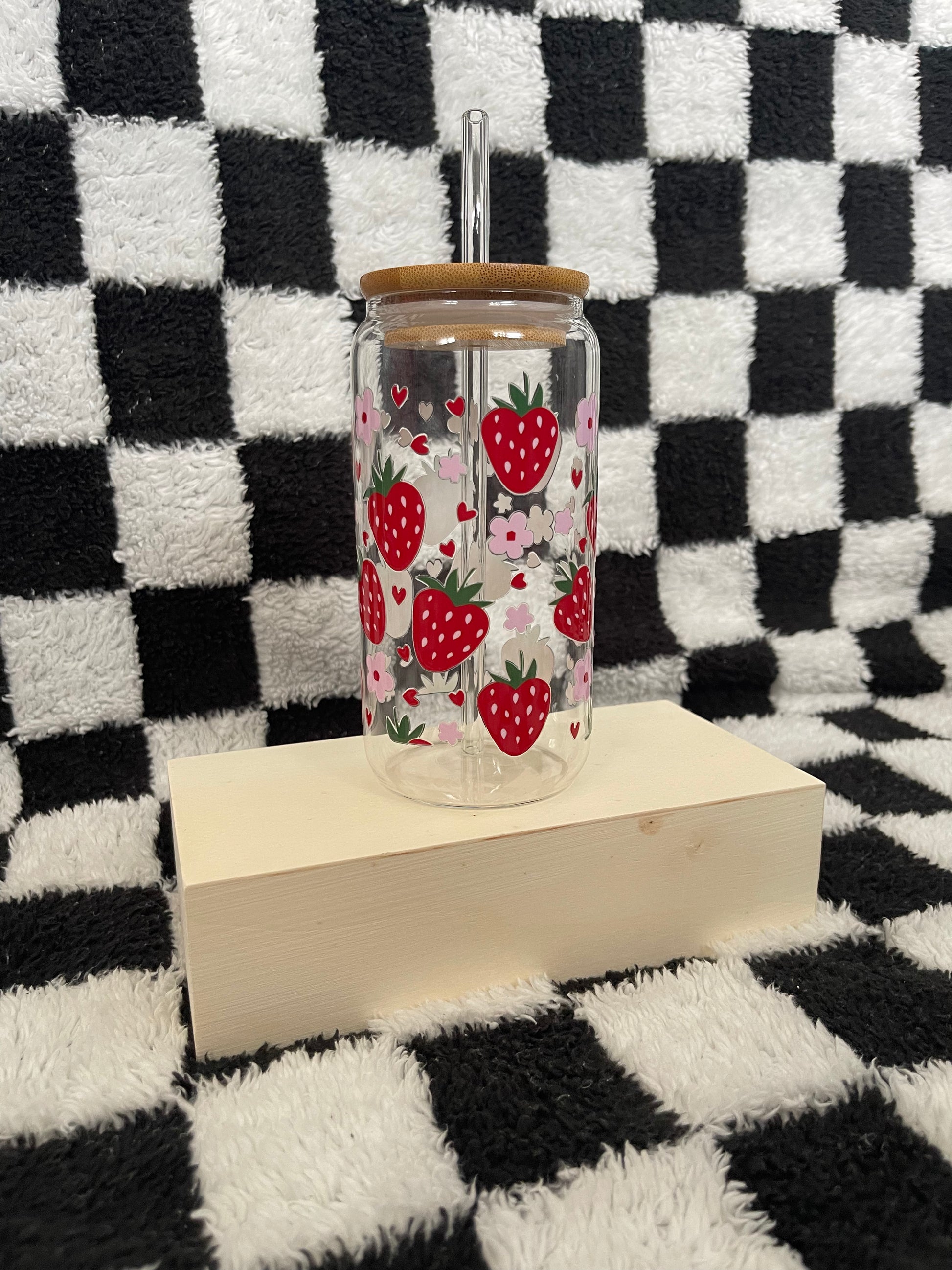 Strawberry Can Glass With Bamboo Lid